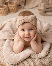 Knitted baby headband with bow in cappuccino - Eli&Eli Dubai