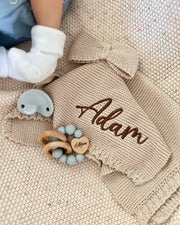 Knitted bow comforter and pacifier holder in beige - view 6 | Eli&Eli