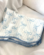 Muslin baby blanket with blue bows - view 6 | Eli&Eli