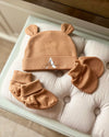 Newborn cotton hat, socks and mittens set in caramel brown - Eli&Eli Dubai