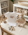 Personalised neutral baby gift set with knitted comforter and pacifier holder, 4 pieces - Eli&Eli Dubai
