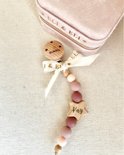 Personalised wooden baby pacifier clip with name - view 2 | Eli&Eli