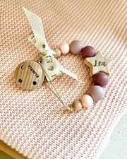 Personalised wooden baby pacifier clip with name - view 5 | Eli&Eli