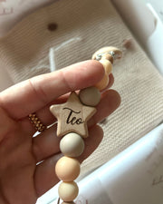 Personalised wooden baby pacifier clip with name - view 9 | Eli&Eli