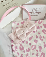 Ruffle luxury muslin blanket white pink - view 8 | Eli&Eli
